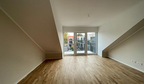 2-Zimmer lichtdurchflutete DachgeschossWohnung mit Balkon