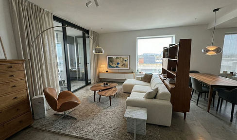 ICONIC LIVING: Exclusive, fully furnished residence offering stunning skyline views in Frankfurt's landmark – the Henninger Tower.
