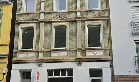 frisch sanierte, exklusive 2-Zimmer-Wohnung mit Einbauküche und geh. Innenausstattung