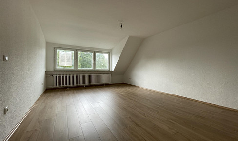 Frisch renovierte 3-Zimmer-Dachgeschosswohnung, frei ab sofort