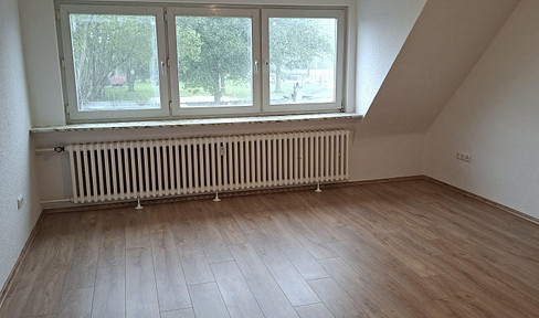 Frisch renovierte 3-Zimmer-Dachgeschosswohnung, frei ab sofort