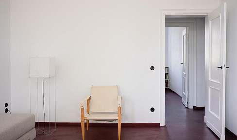 Provisionsfrei - bezugsfreie sorgsam renovierte Wohnung im Baudenkmal im 4. OG mit Aufzug & Balkon