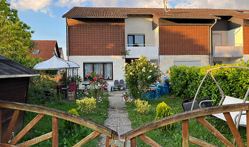 Detached house with no garden maintenance required, located in Friedberg.