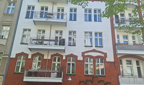 Charming 2-room apartment in Charlottenburg.