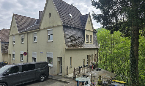 Modernisiertes Zweifamilienhaus mit separaten Eingängen