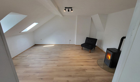 Gemütliche 2-Zimmer-Gachgeschoss-Wohnung