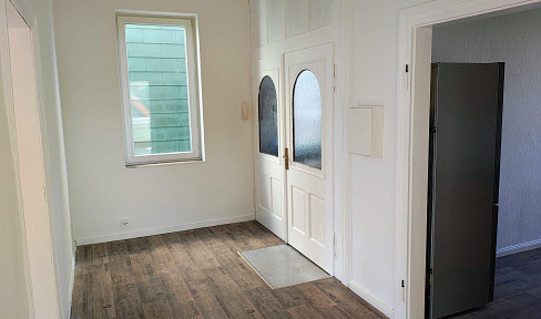 Renovierte 4 Zimmer Wohnung mit Einbauküche, 120qm