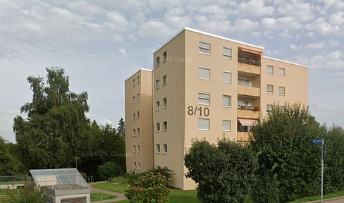 Well-tenanted 3-room apartment with a balcony, located in a modernized building, offering immediate rental income.