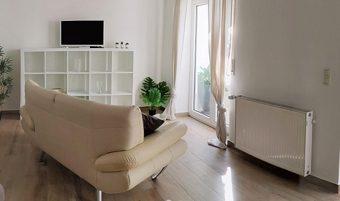 Moderne, helle, voll möblierte Wohnung mit Terrasse