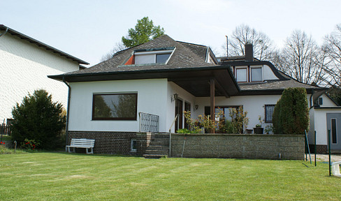Agent-free bungalow (suitable for elderly or disabled individuals) with a large garden or potential for new construction.