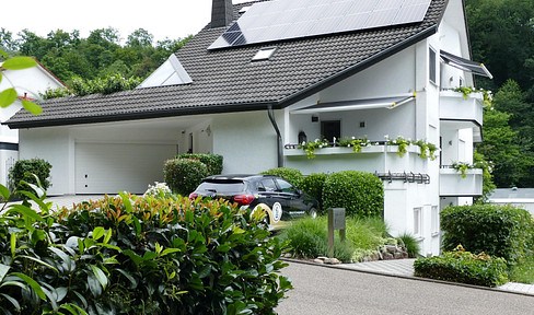 Saarbrücken! High-quality house near the forest, yet still in the city – a quiet, prime location, with versatile usage possibilities.
