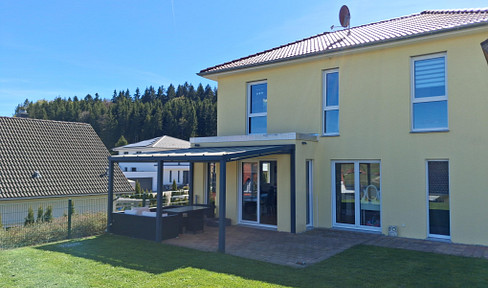 Modernes sonnenhelles Einfamilienhaus im Grünen