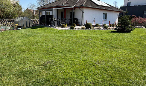 Modern single-family house / bungalow with a large garden and plenty of space for the whole family.