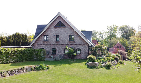 Dreamlike, energy-efficient single-family home with a large plot of land.