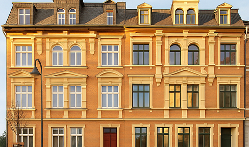 Bright, spacious apartment with 3.5 rooms, a balcony, and a modern bathroom, located in a traditional building.