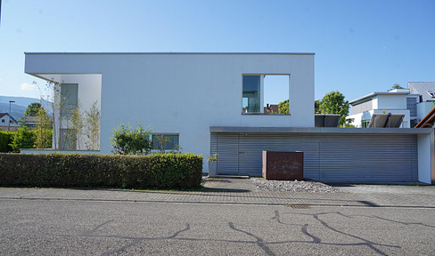 Architektenhaus im außergewöhnlichen Design in gehobener ruhiger, aber verkehrsgünstiger Lage
