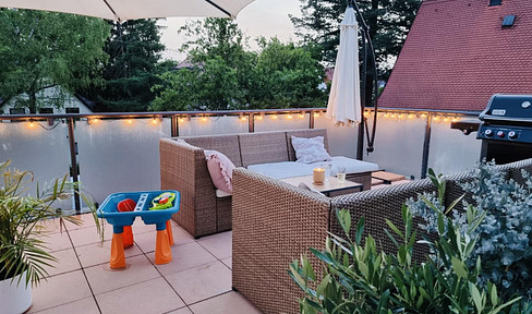Spacious 4-room penthouse apartment with a large rooftop terrace, located in the desirable area of Obermenzing.
