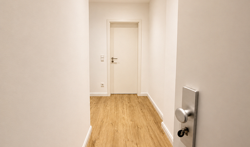 Stylish renovated apartment in a historic building – 2.5 rooms with high ceilings, in a central location.