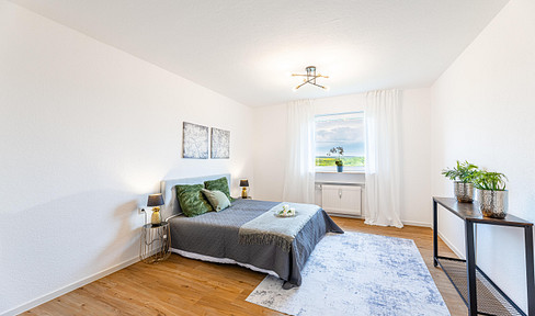 RENT-FREE: Renovated apartment with a balcony and fantastic views near the Wildpark nature reserve. Available immediately.