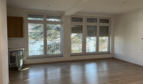 Helle, moderne Loftwohnung mit Einbauküche und Wallbox