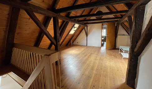 Beautifully renovated maisonette apartment in the heart of Schwäbisch Gmünd.