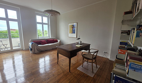 Babelsberg: 56m² furnished apartment – available for short or long term. Two balconies, high-quality furnishings.