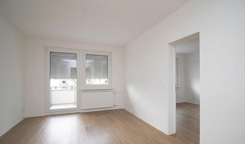 Beautiful, bright 2-room apartment with a balcony, new fitted kitchen, and central heating, located in Mainz.