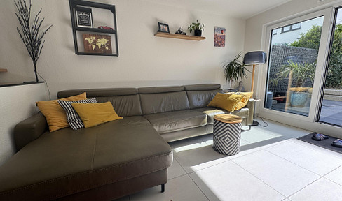 Modernes Reihenmittelhaus (Bj. 2020) mit Garten, Dachterrasse & TG