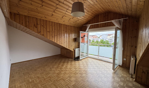 Stylish 3-room penthouse apartment with a unique charm, located in a quiet area.