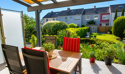 Modernized family home with a beautiful garden, terrace, and potential for further development.