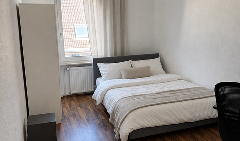 Room for female students only: Apartment room with balcony in Düsseldorf 🌸 Close to the subway 🌸 First occupancy after renovation.