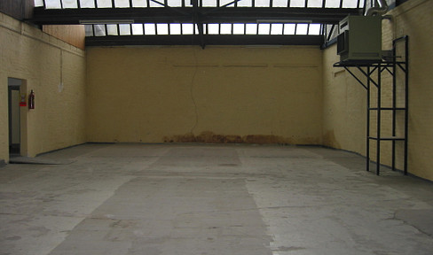 Lagerhalle mit Zusatzräumen