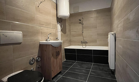 First occupancy after renovation - Spacious 3-room apartment in northern Zwickau, located on the top floor.