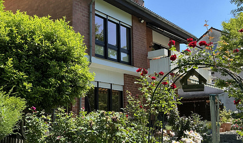 Provisionsfrei! Architektenhaus mit Split-Level-Bauweise in ruhiger Lage von Martinsthal