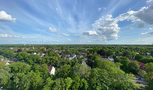 Frisch modernisierte 3-Zimmer-Wohnung mit 2 Balkonen - beste Lage & traumhafte Aussicht / 6% Rendite