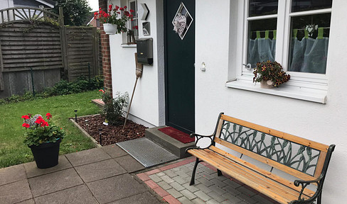 Commission-free: Quiet end-terrace house.