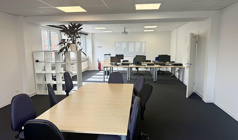 Commercial space, approximately 100 square meters, in a central location in Kiel, available without commission.