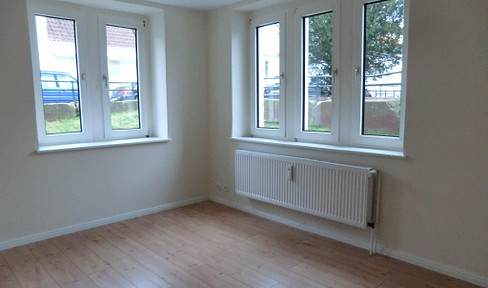 Helle & freundliche 2-Zimmer-Souterrainwohnung mit Einbauküche – sofort bezugsfrei