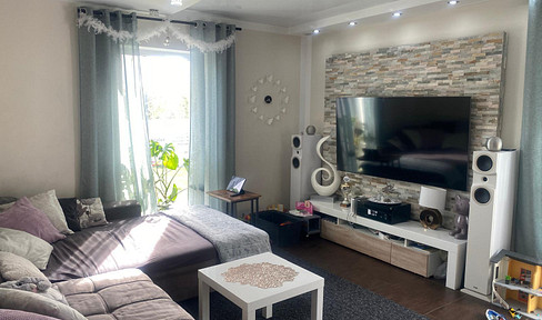 Detached house with a photovoltaic system, battery storage, wallbox charger, and approximately 185 square meters of living space, located in a desirable area.