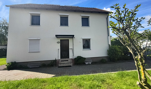 Modernized detached two-family house in Rumpenheim, featuring 7.5 rooms, 3 bathrooms, a large garden, and a garage.