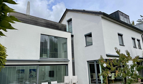 Architekten-Doppelhaushälfte mit Pool in Toplage Regensburg- West- kernsaniert