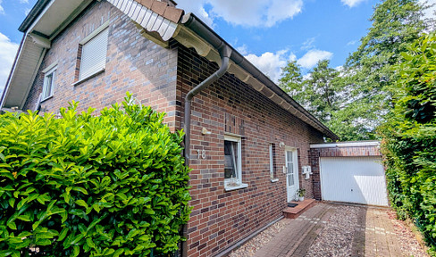 Spacious detached house with a separate apartment.