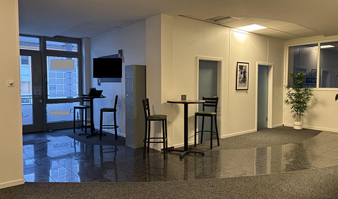 Attractive commercial unit in a prestigious location.