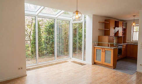 Ready-to-move-in terraced house on the corner, in a very quiet location - offered directly by the owner.