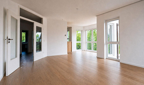 Bright, modern 3-room apartment with a large balcony, located in the green area of Berlin-Heiligensee.