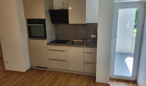 Helle,  kernsanierte 2-Zimmer-Wohnung mit Einbauküche in München/Hasenbergl ab sofort zu vermieten!