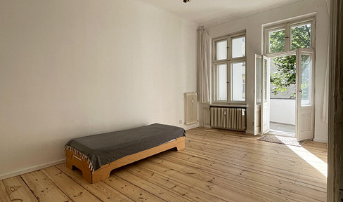 Bezugsfrei Altbau mit Loggia & grünem Hofblick