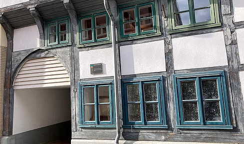 Investment property with a rarity value – currently vacant – immediately available – no commission.