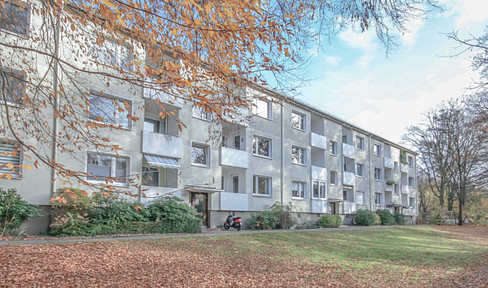 Charming 2-room apartment with balcony and parking space in Bremen-Osterholz.