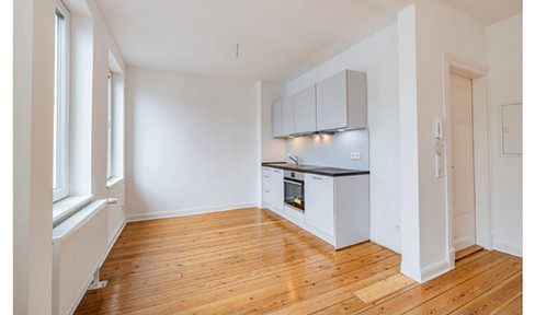 First occupancy after renovation: Modern, spacious (2.5-room) apartment in a historic building.